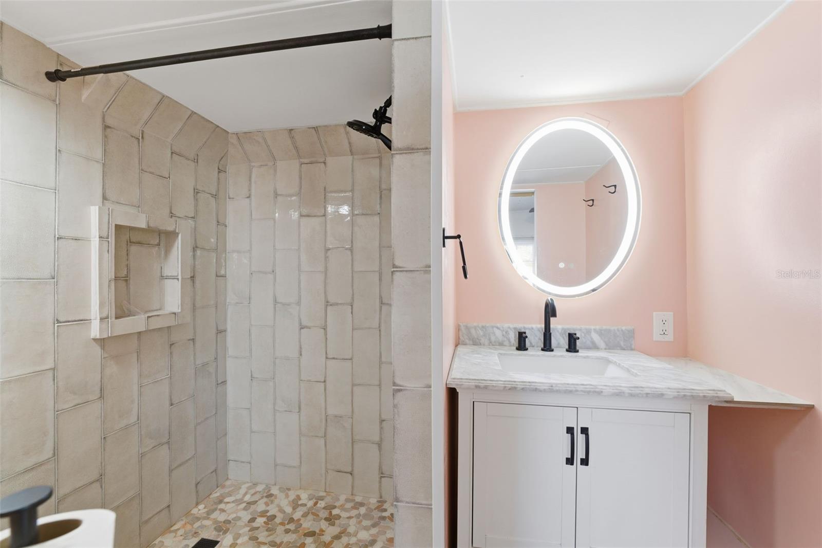 W7881395 Property Photo