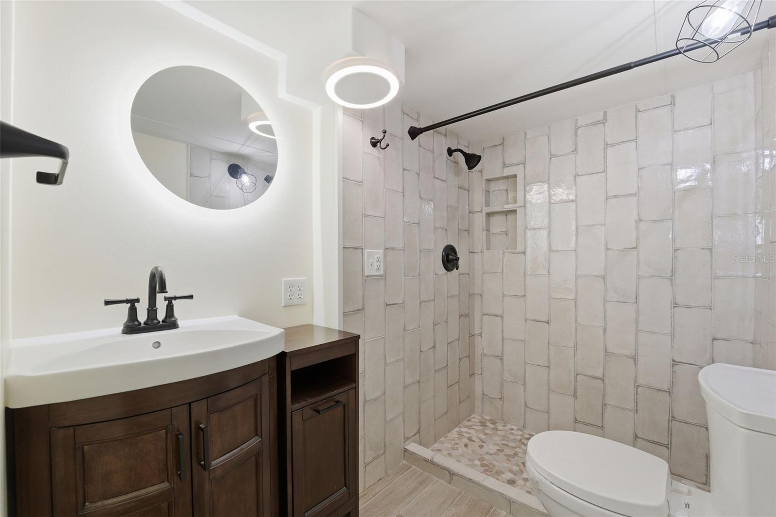 W7881395 Property Photo