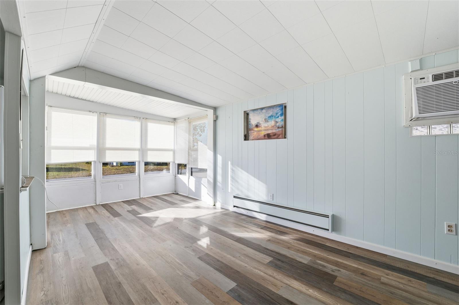 W7881395 Property Photo