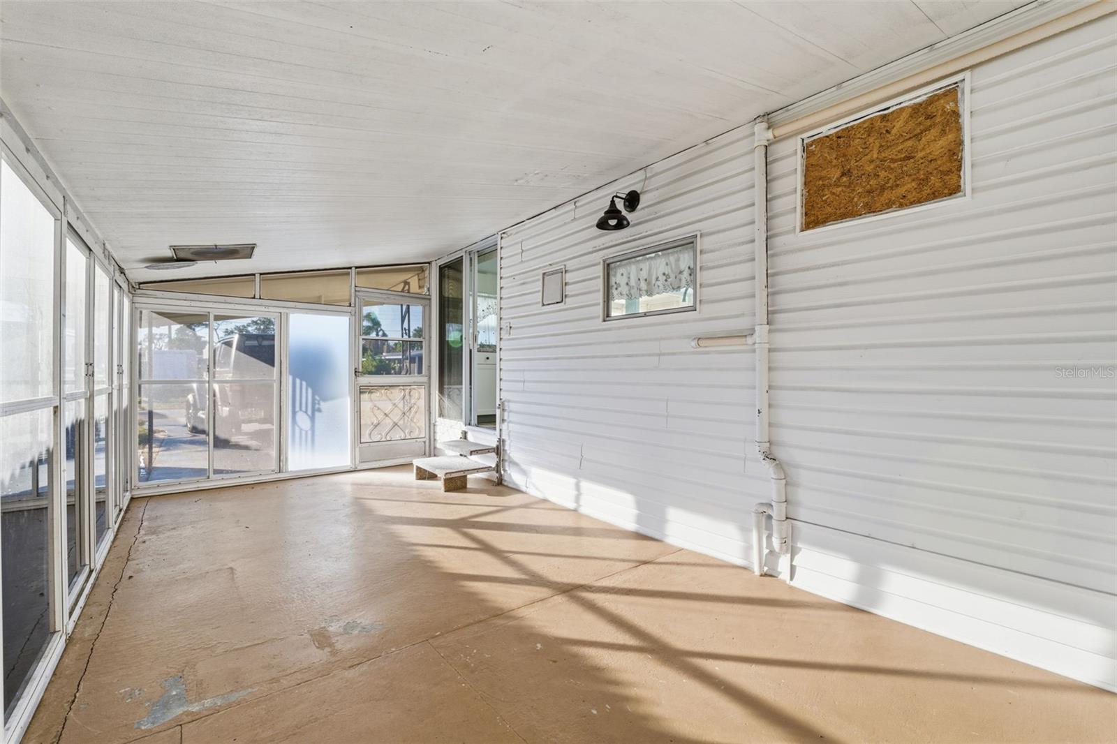 W7881395 Property Photo