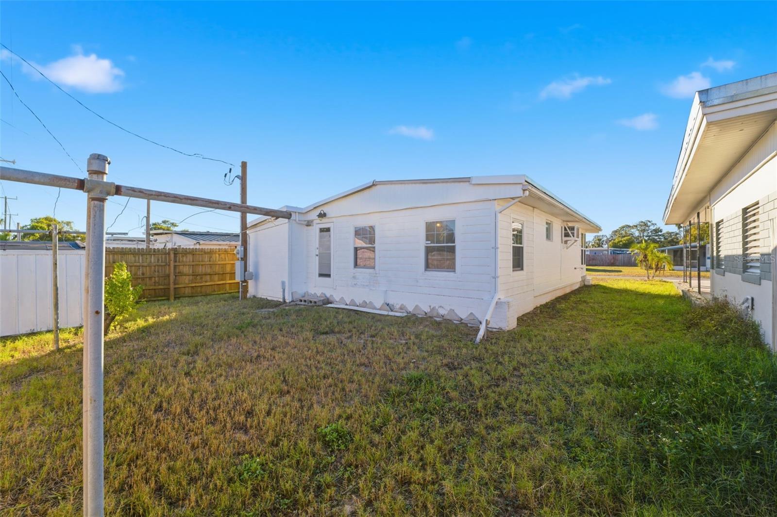 W7881395 Property Photo