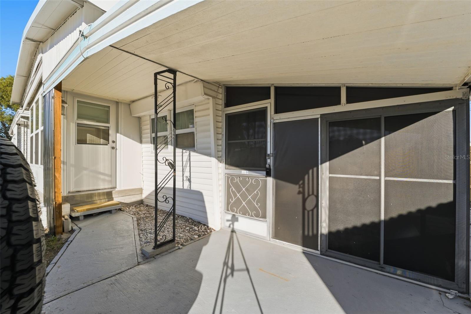 W7881395 Property Photo