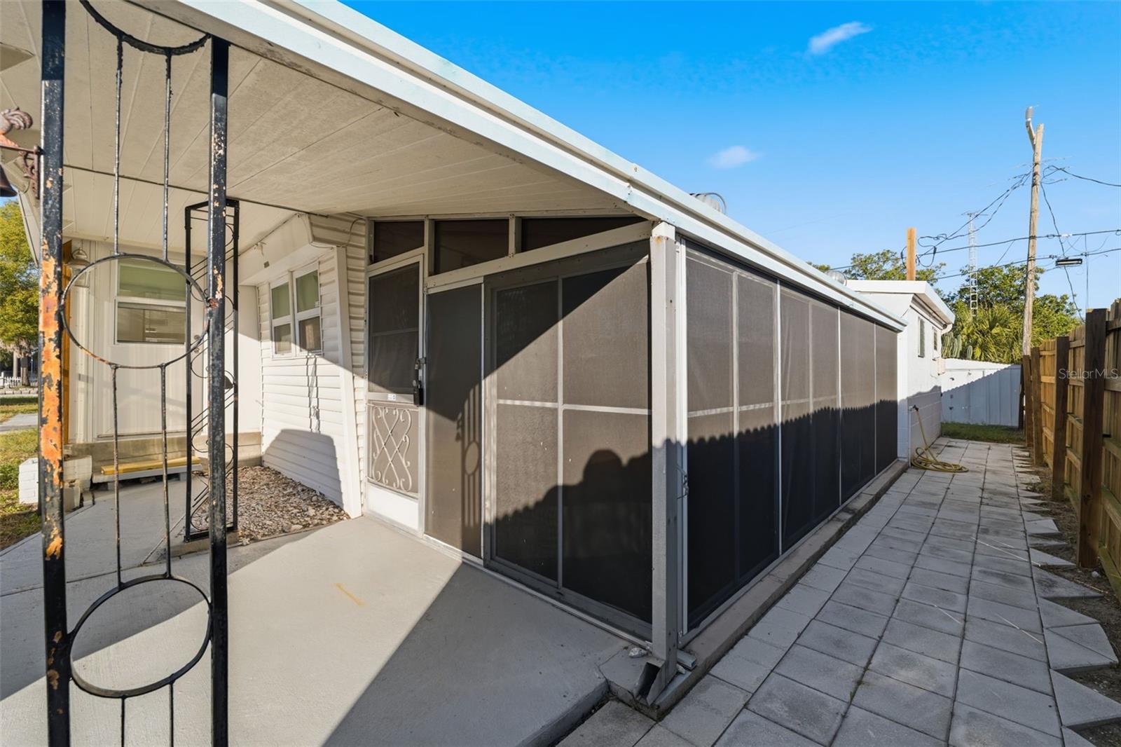 W7881395 Property Photo