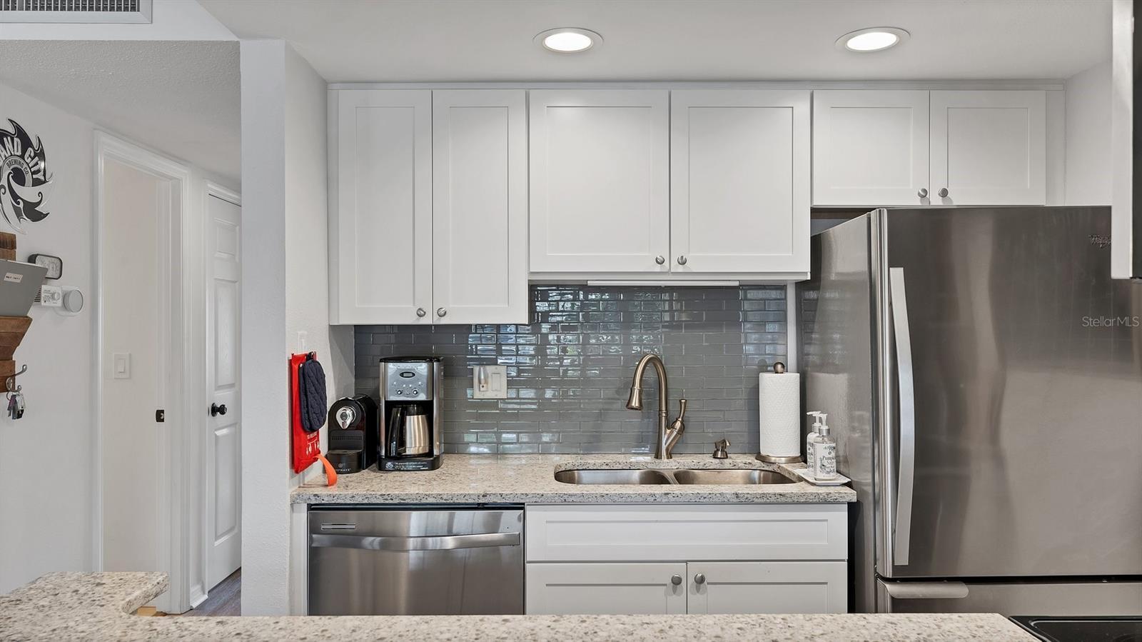 D6145186 Property Photo