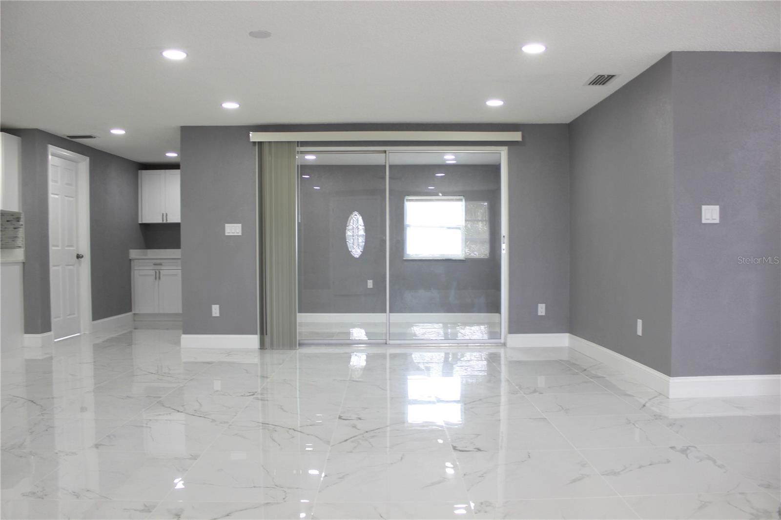 LICING DINING AND BONUS OB THE BACK