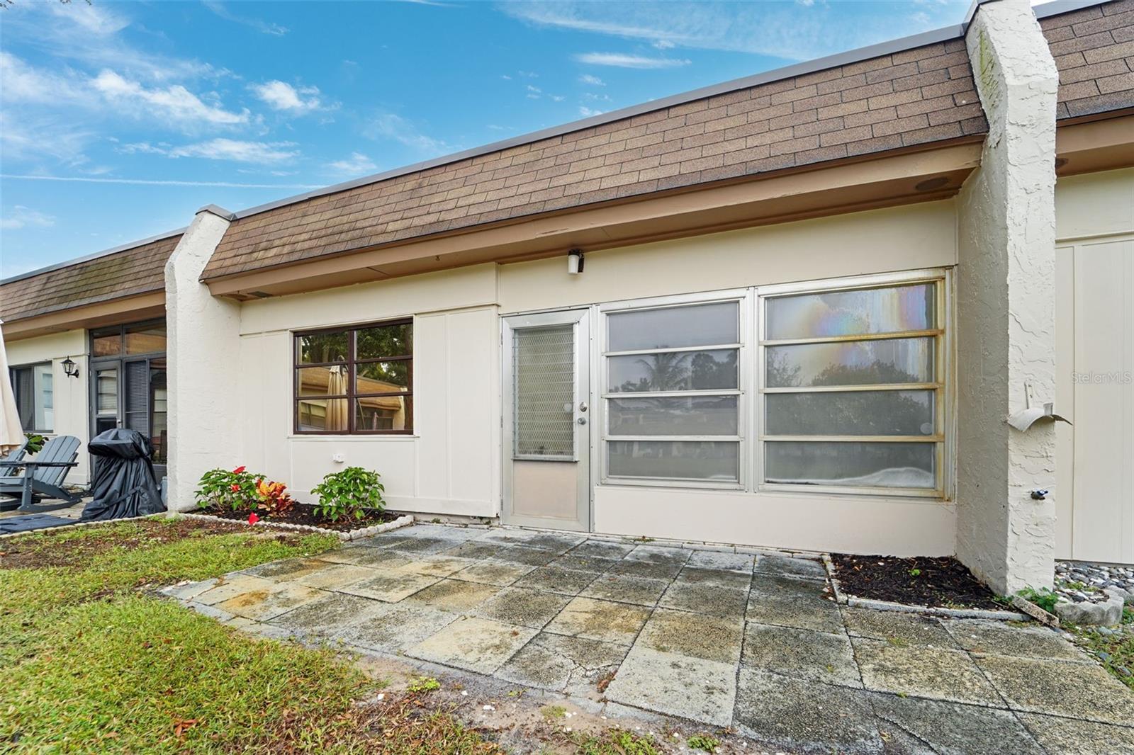 TB8456187 Property Photo