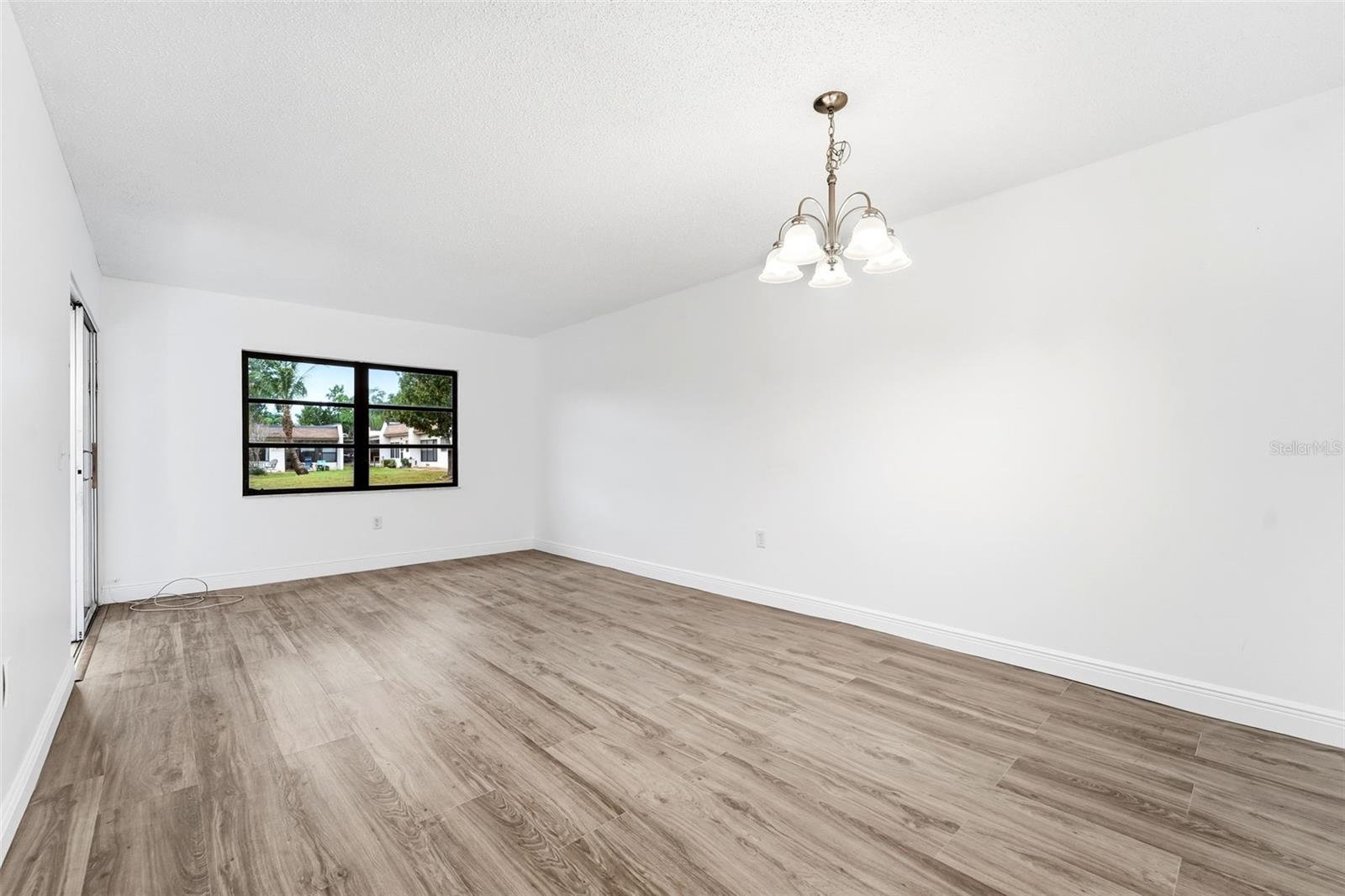 TB8456187 Property Photo