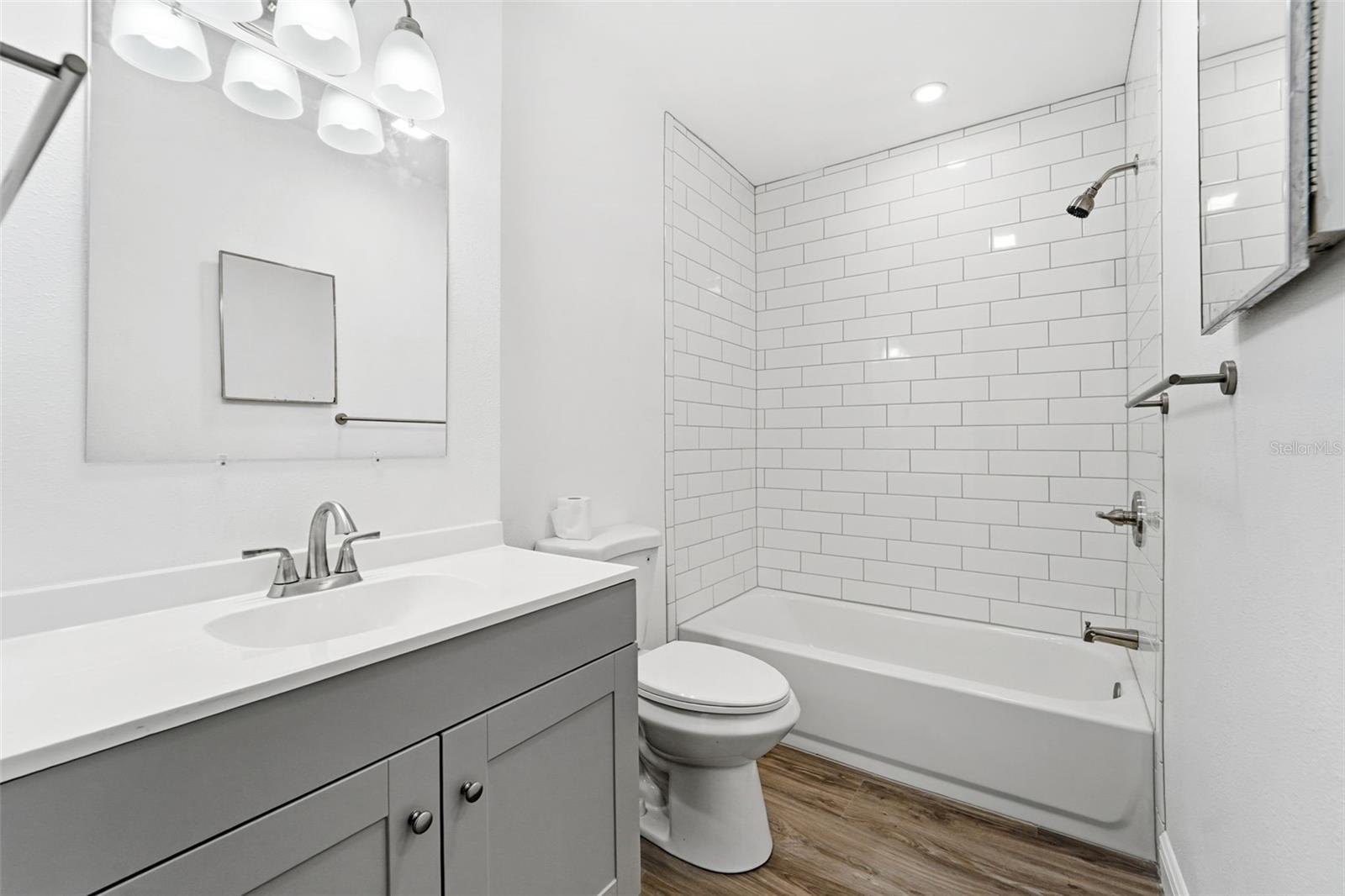 TB8456187 Property Photo