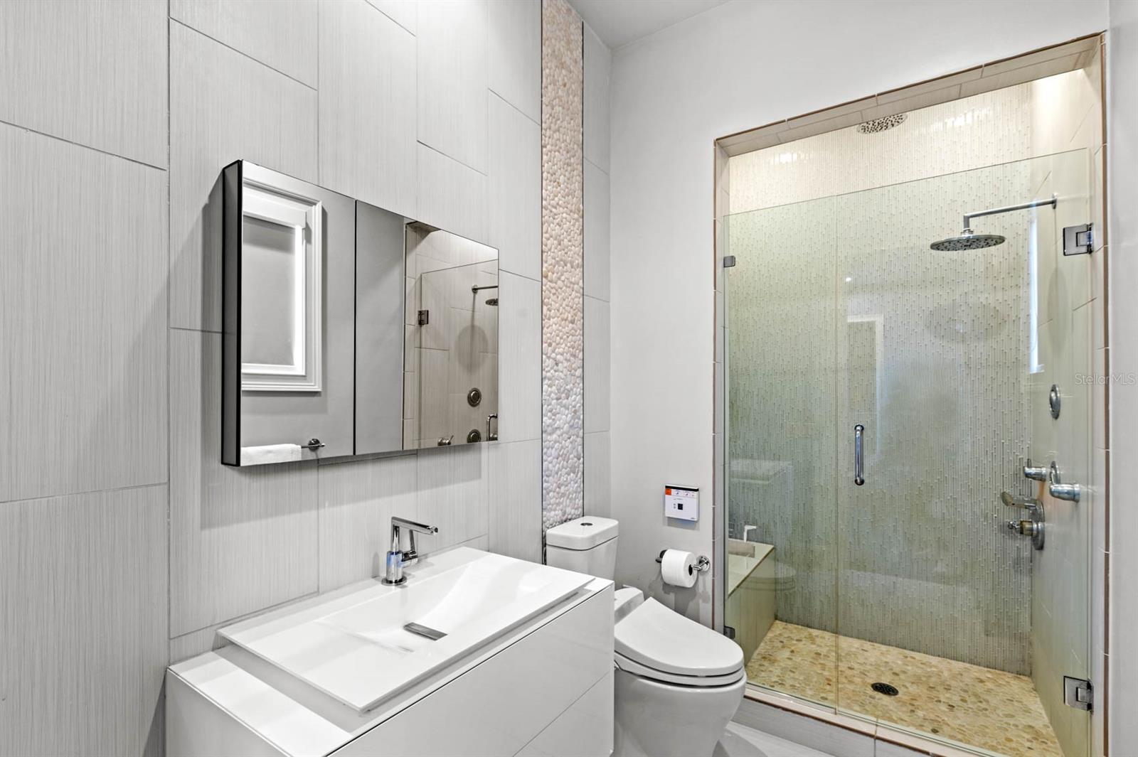 O6367205 Property Photo