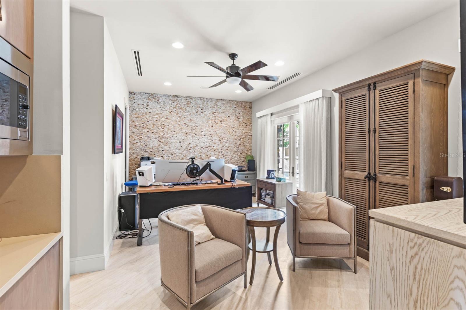 O6367205 Property Photo