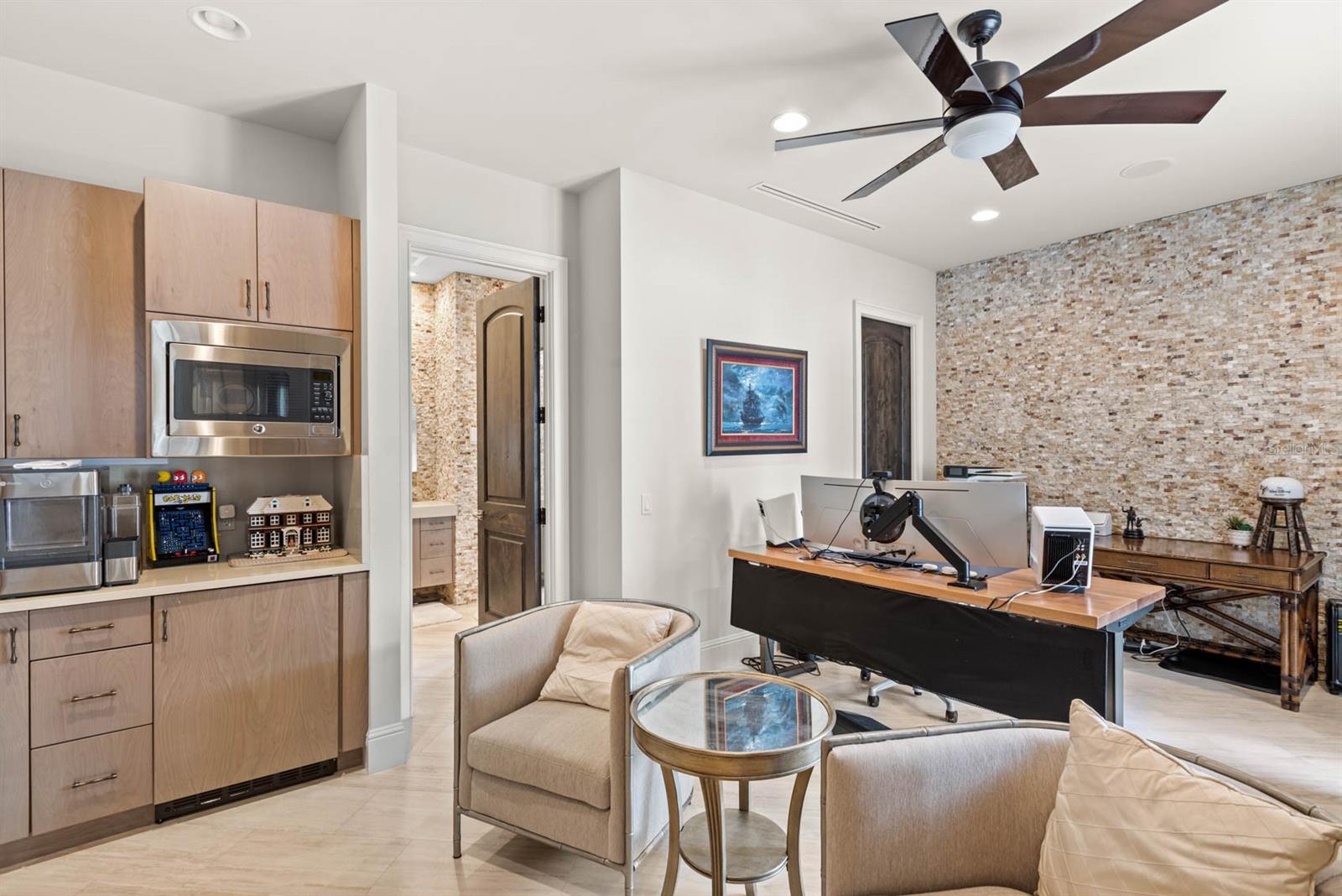 O6367205 Property Photo