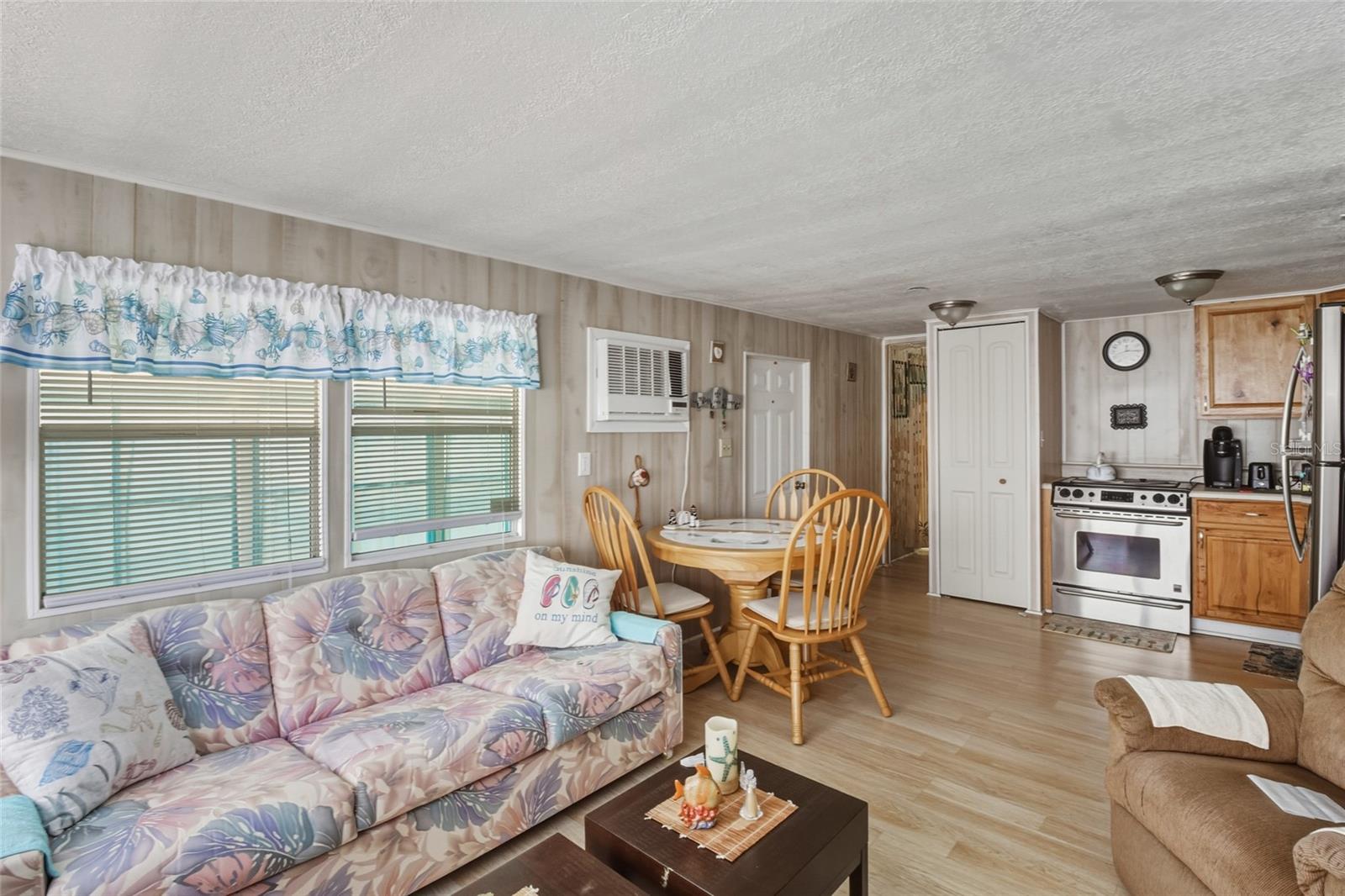 TB8456257 Property Photo