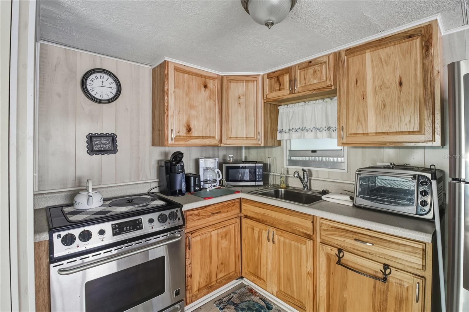 TB8456257 Property Photo