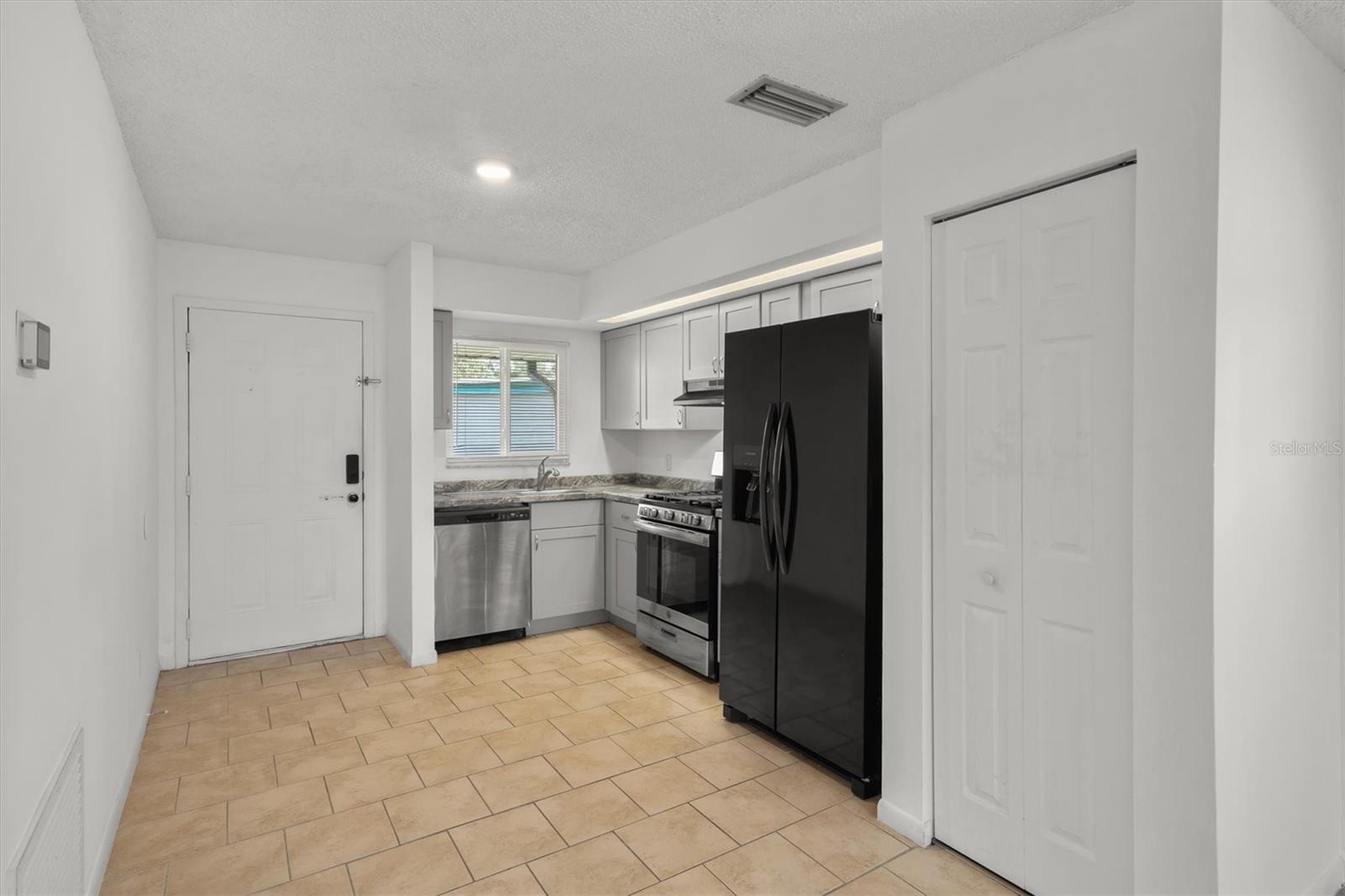 L4957905 Property Photo