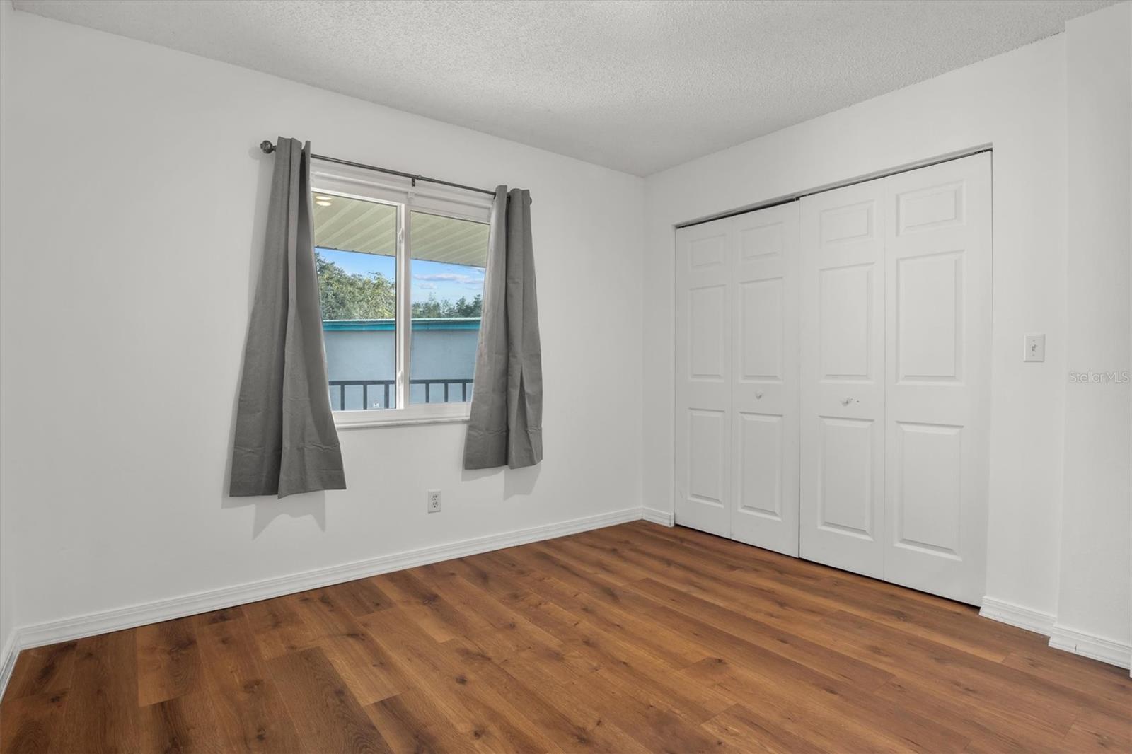 L4957905 Property Photo