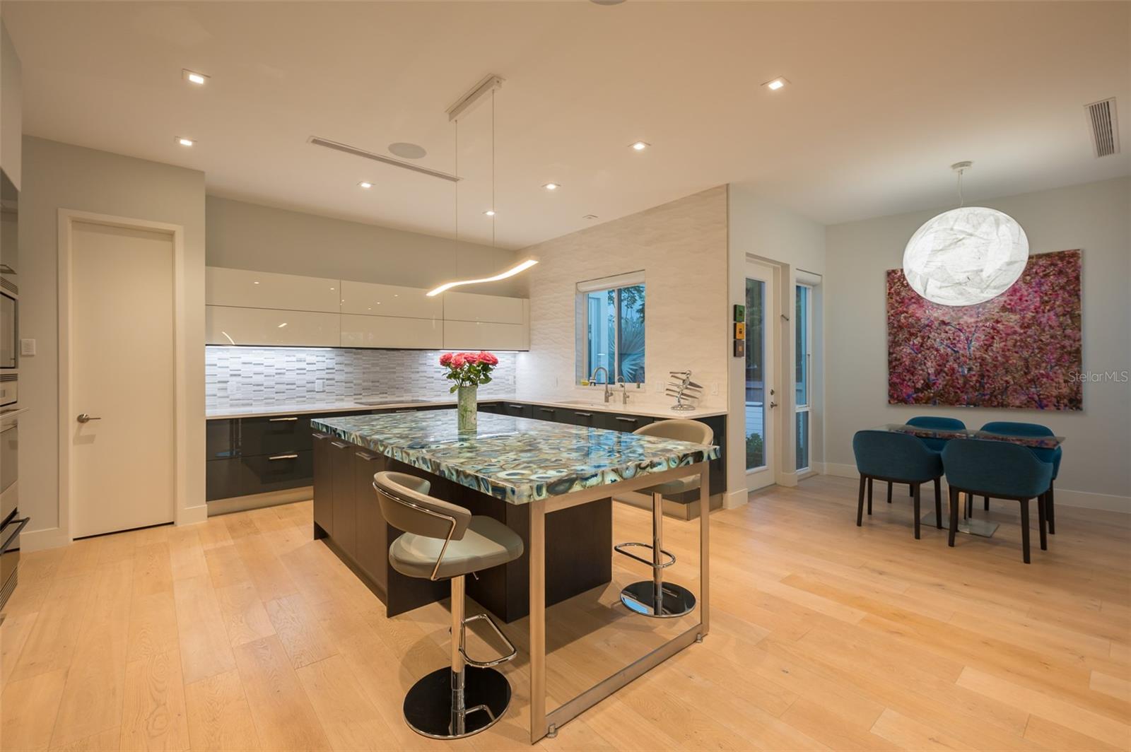 A4675254 Property Photo