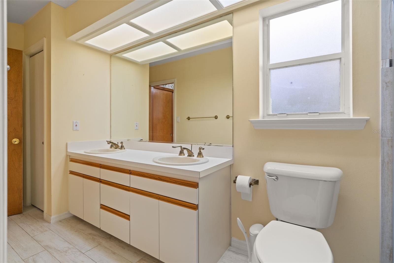 OM715071 Property Photo