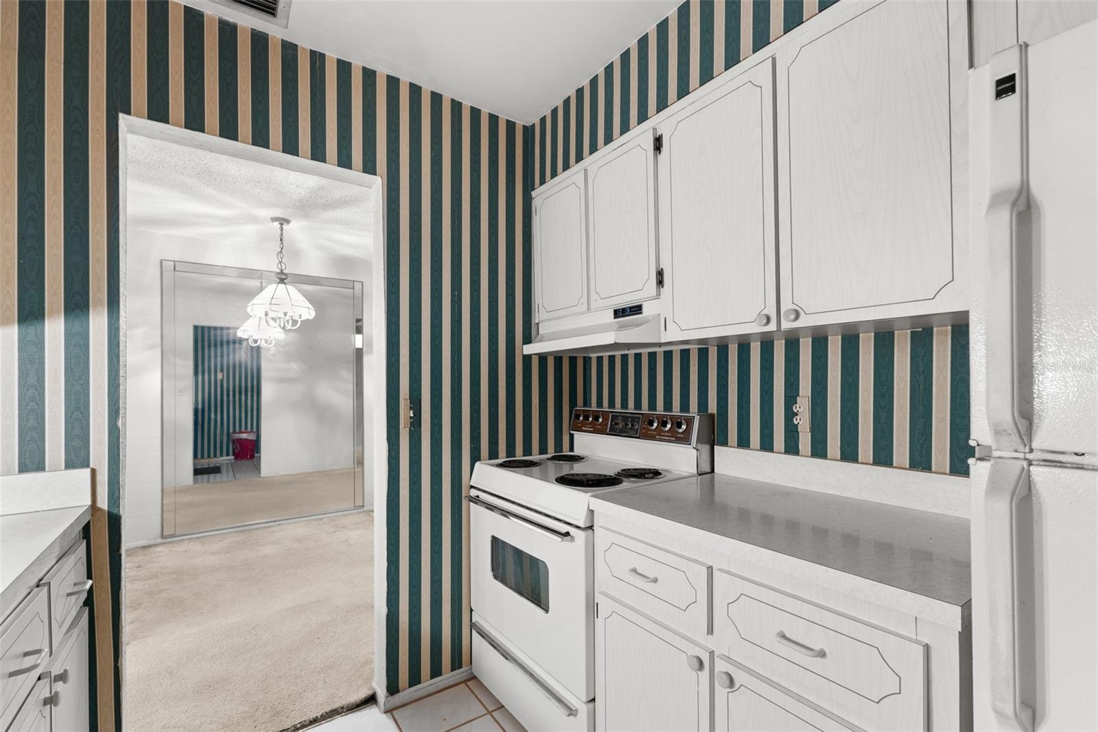 TB8456438 Property Photo