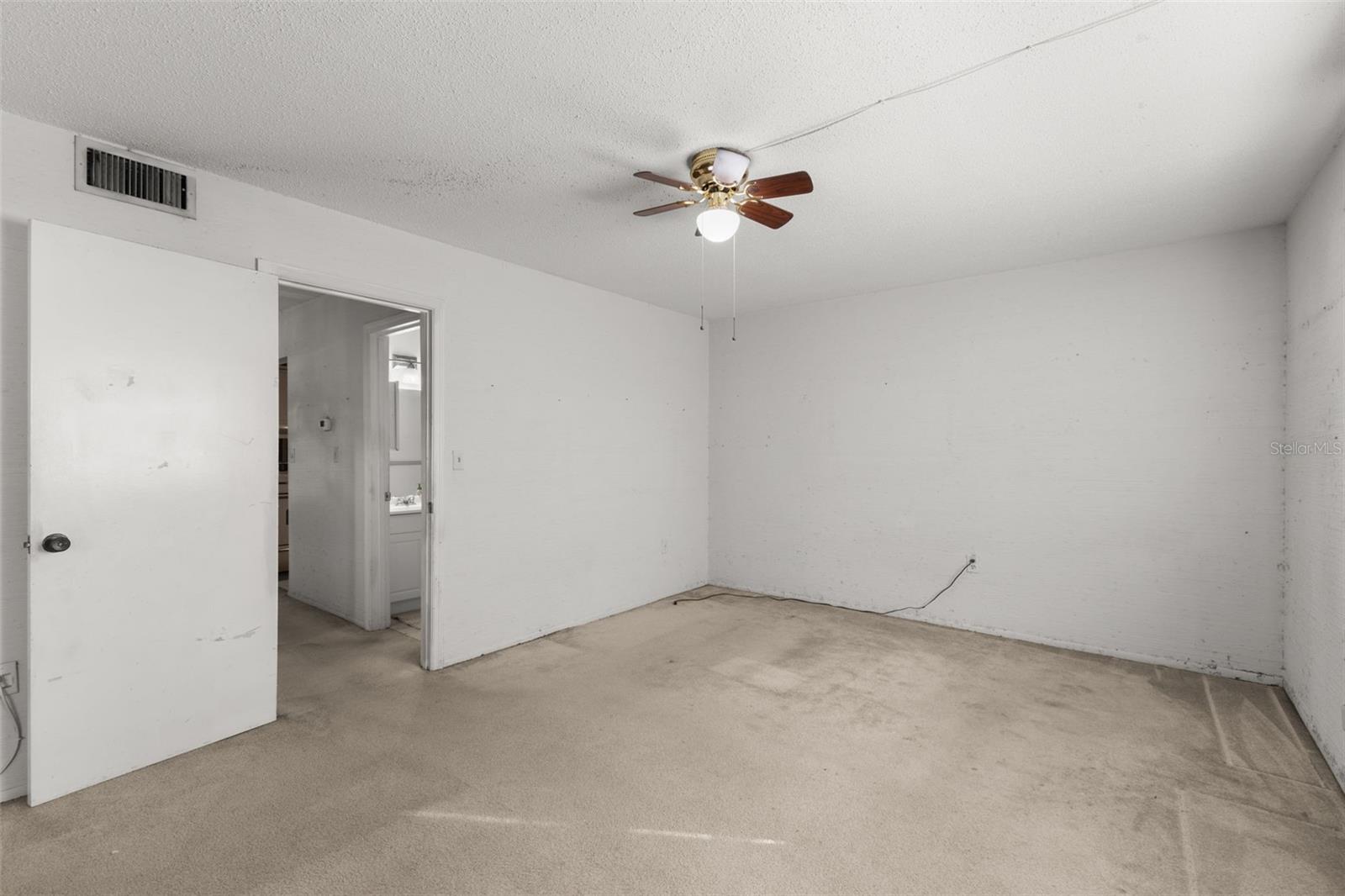 TB8456438 Property Photo