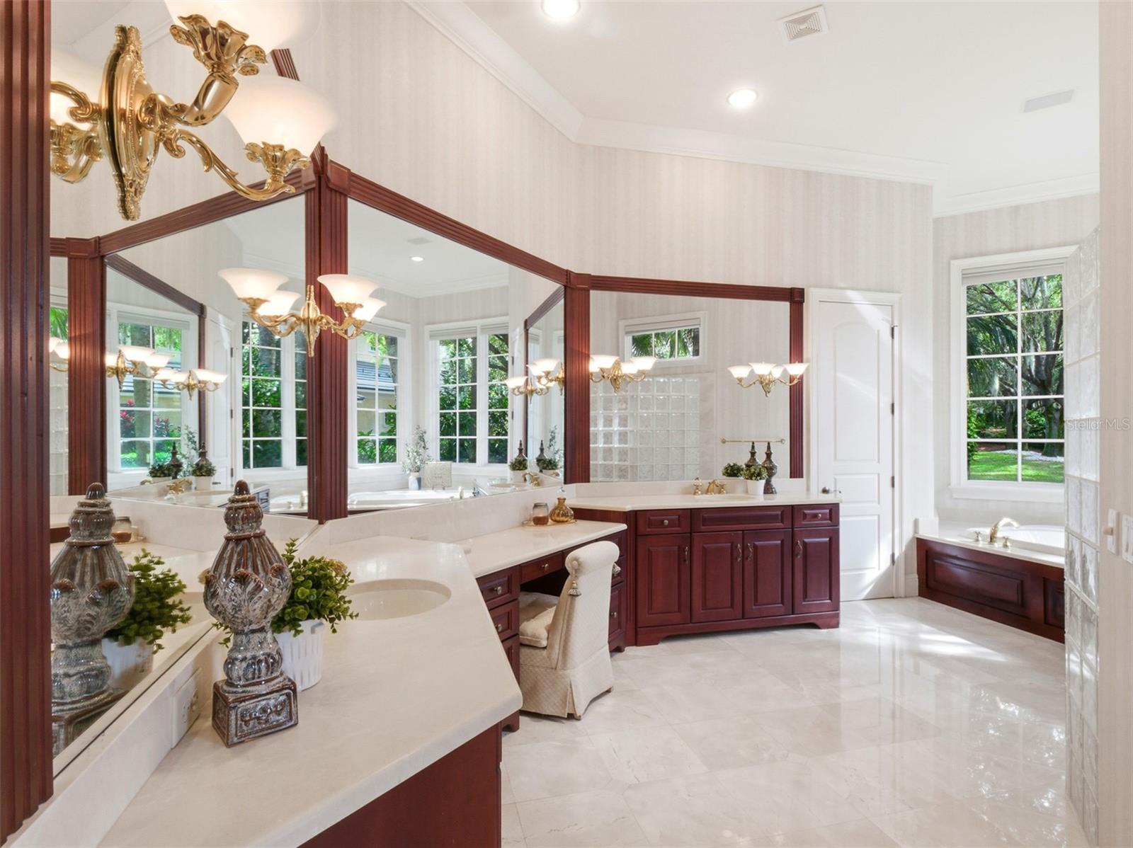 O6367350 Property Photo