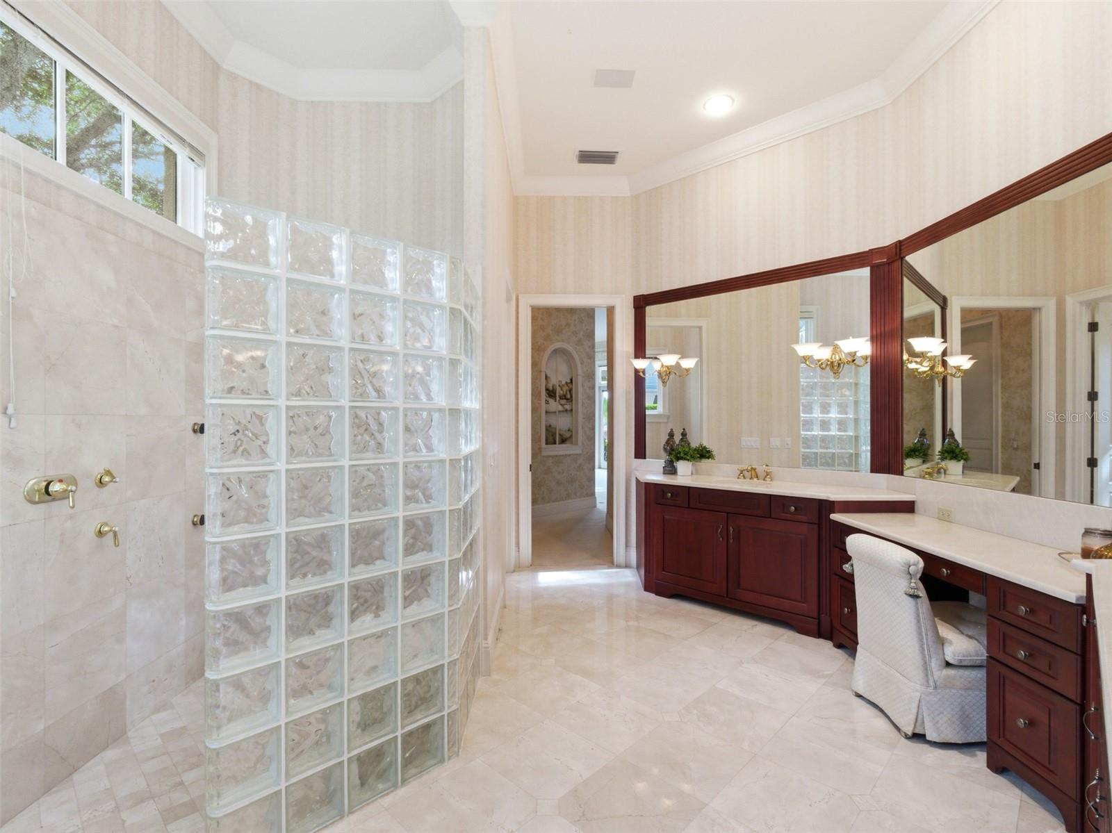 O6367350 Property Photo