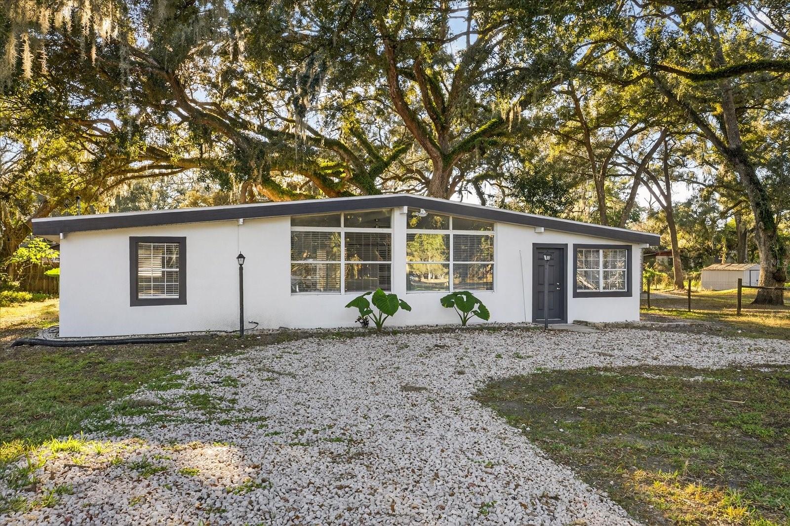 TB8456486 Property Photo