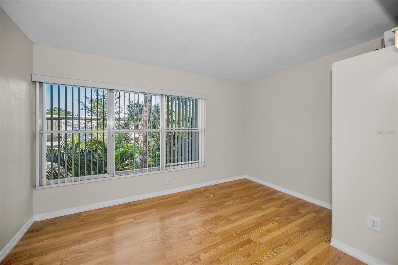 TB8456493 Property Photo