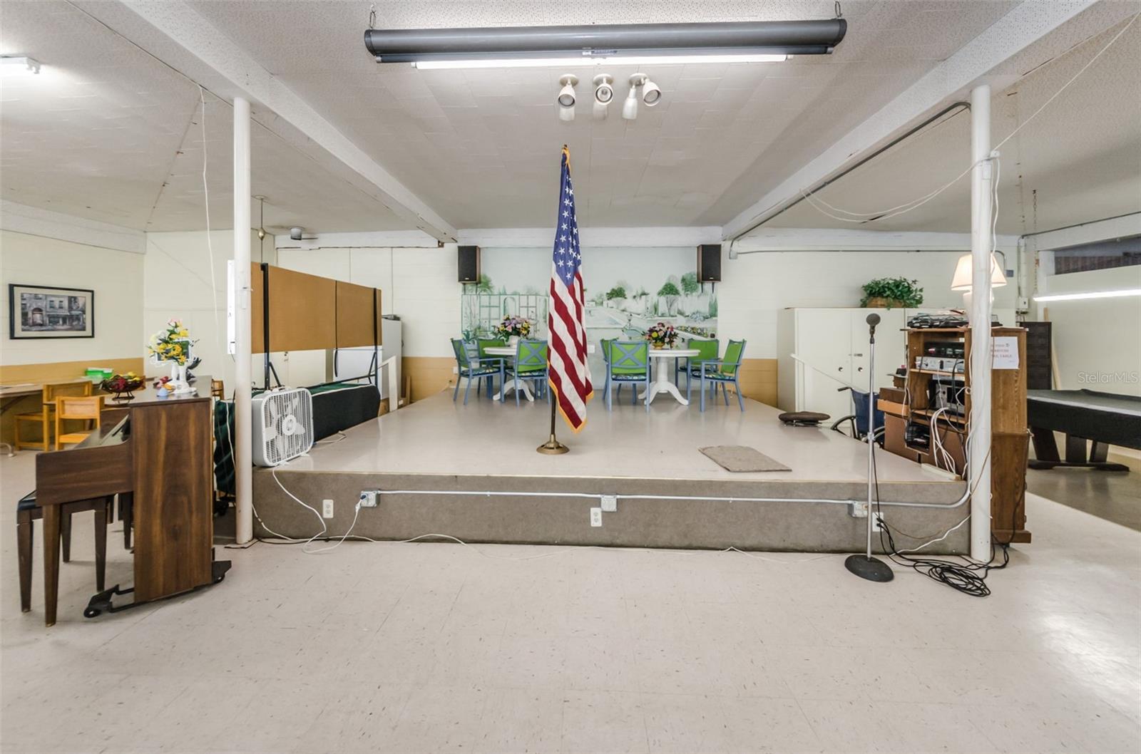 TB8456493 Property Photo