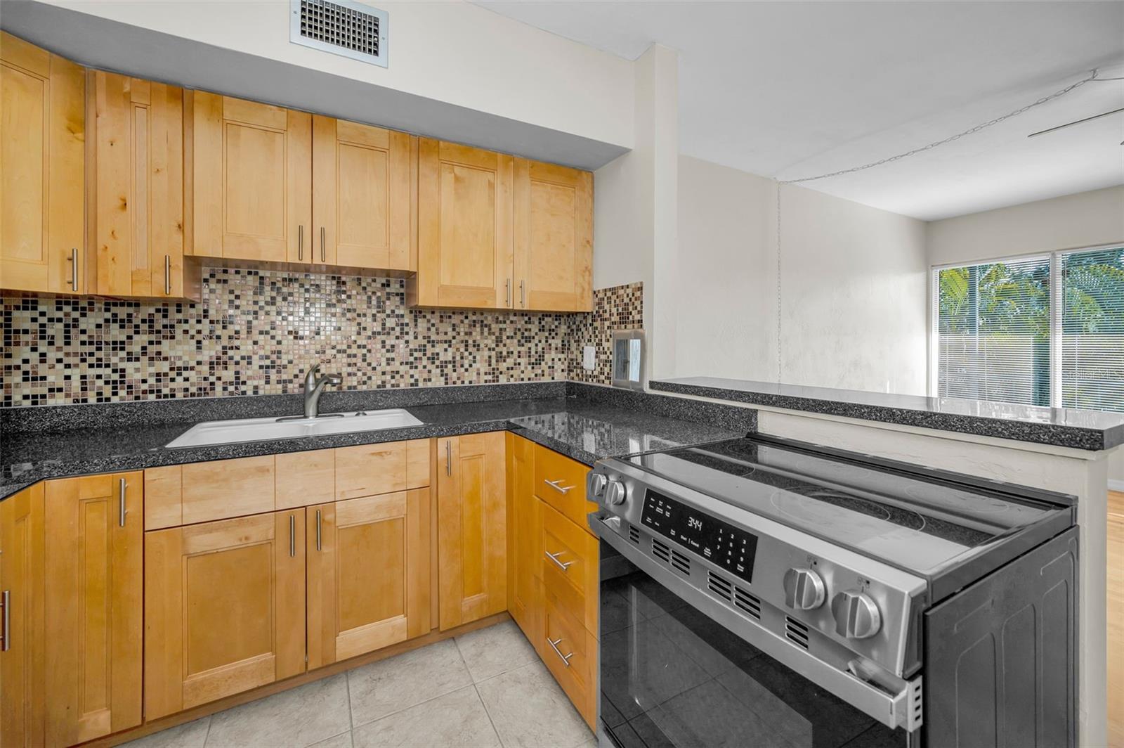 TB8456493 Property Photo