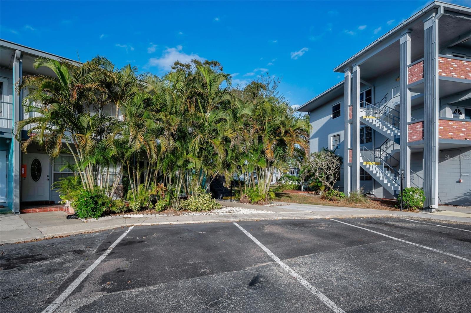 TB8456493 Property Photo