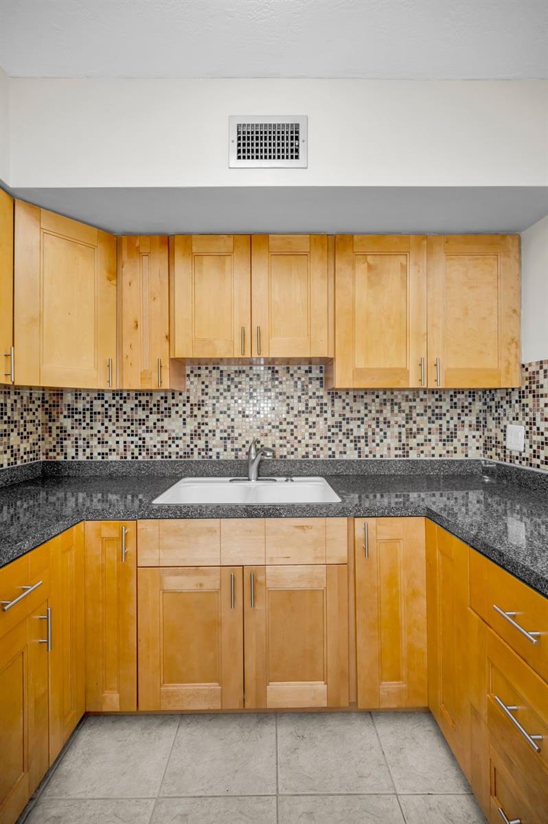 TB8456493 Property Photo