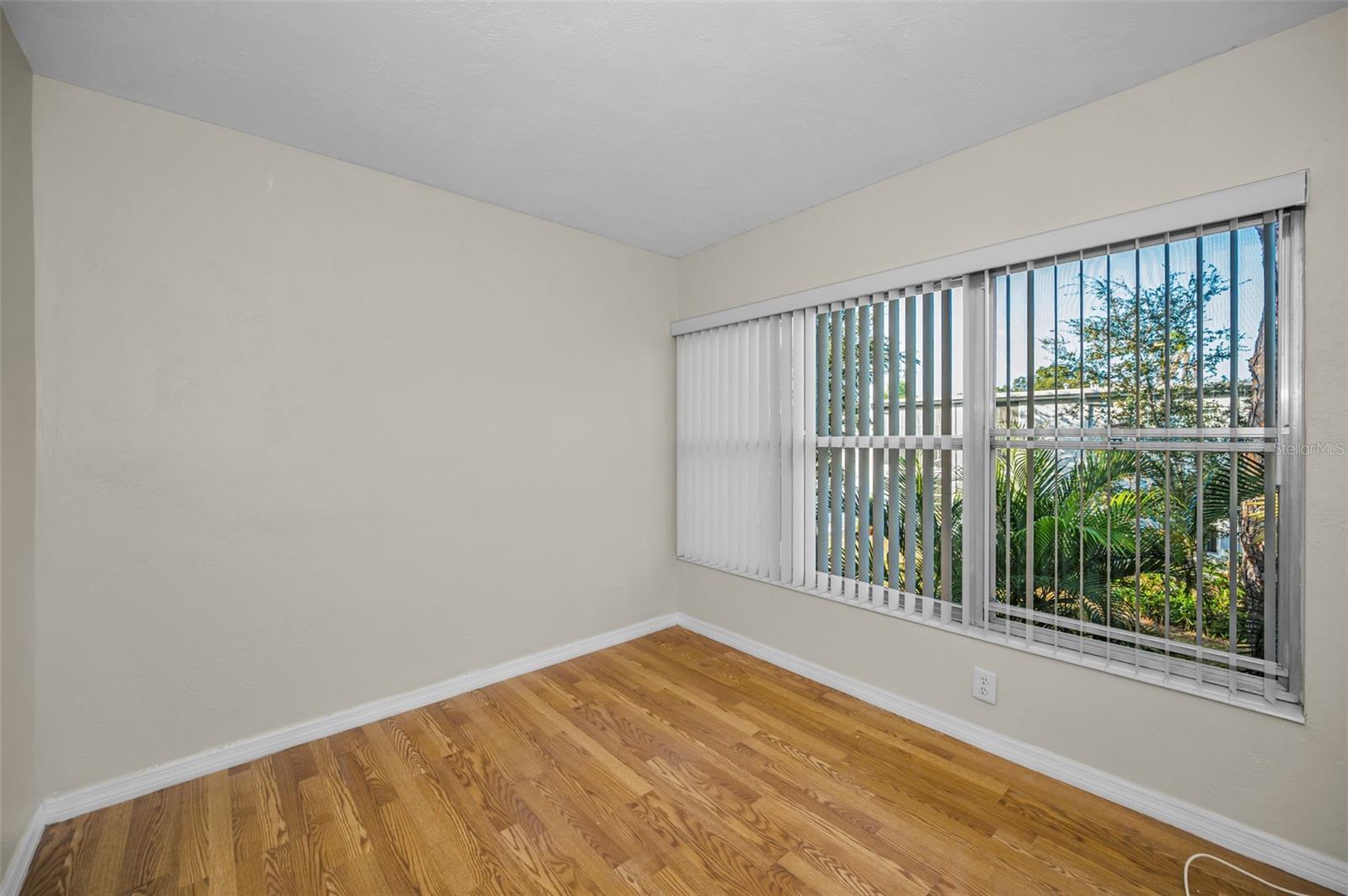 TB8456493 Property Photo