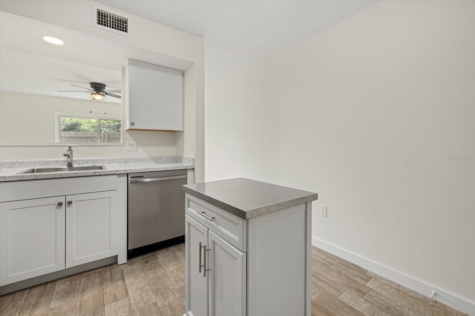 N6141938 Property Photo