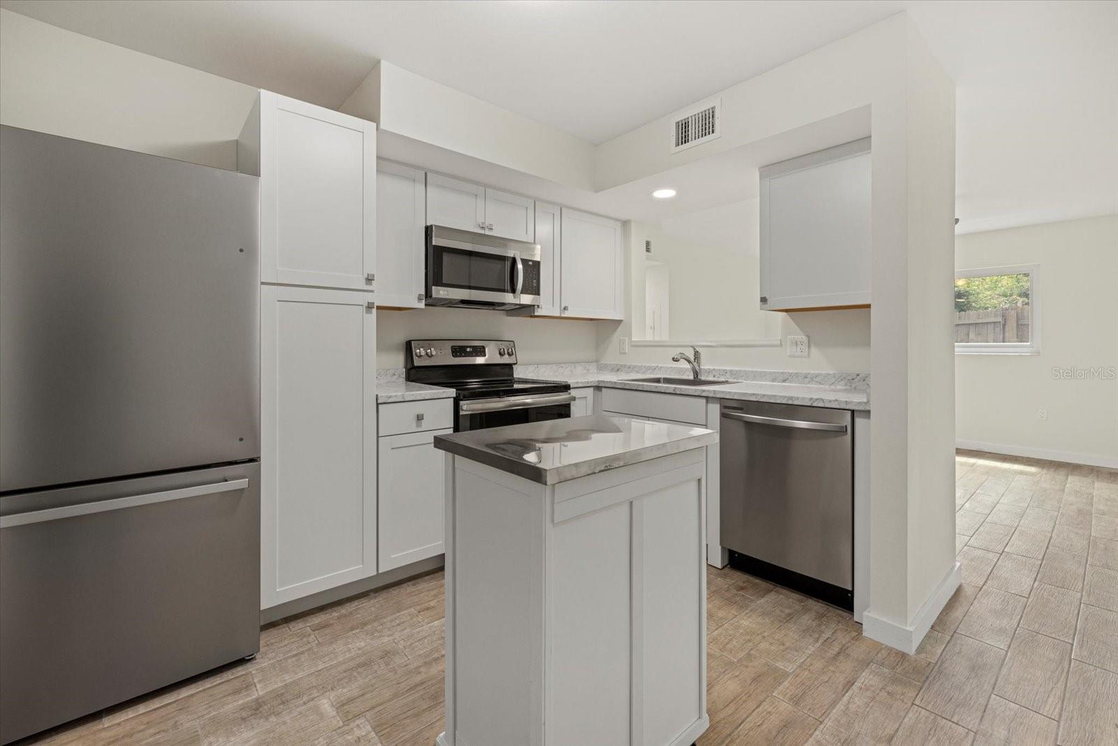 N6141938 Property Photo