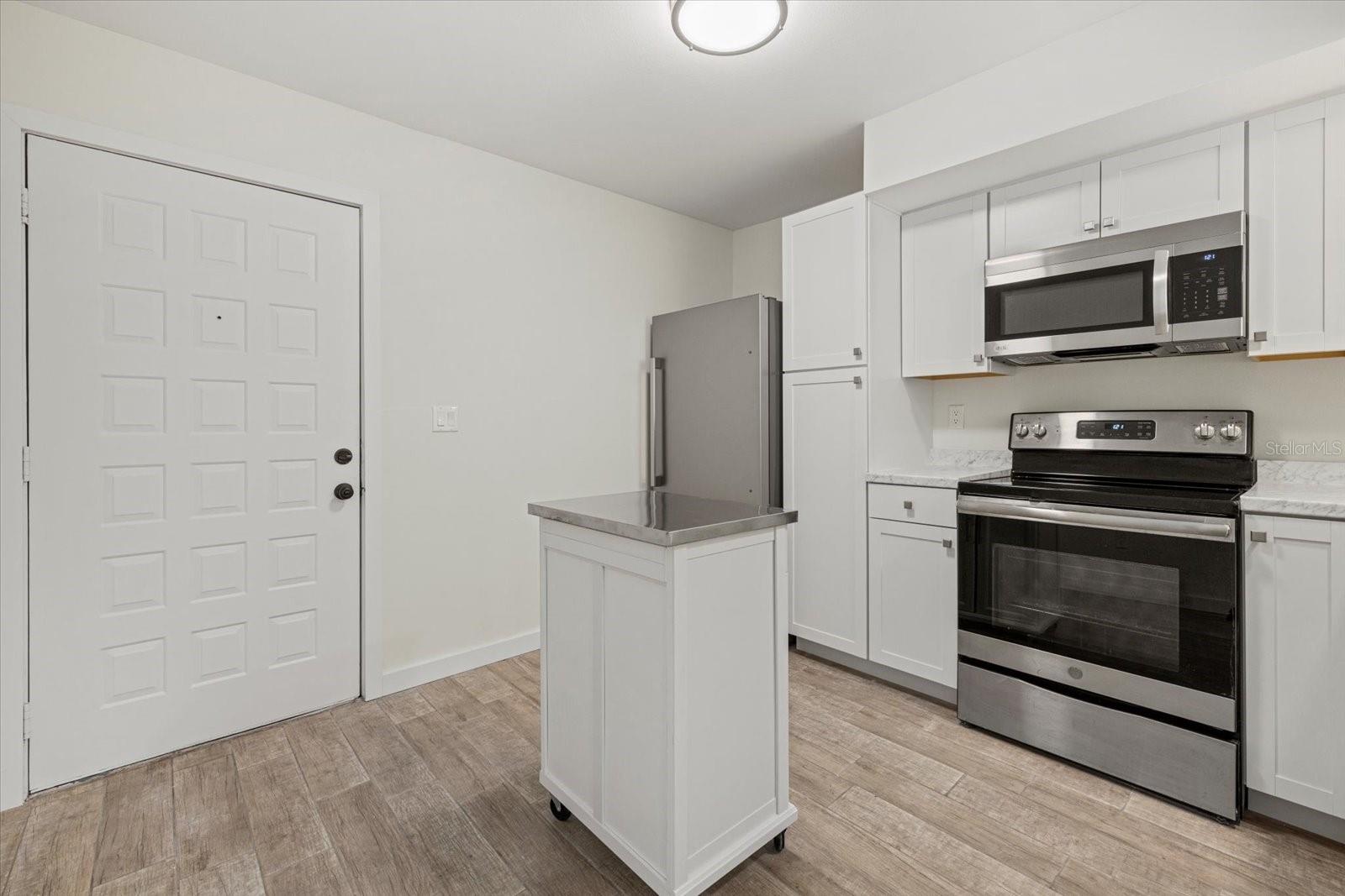 N6141938 Property Photo