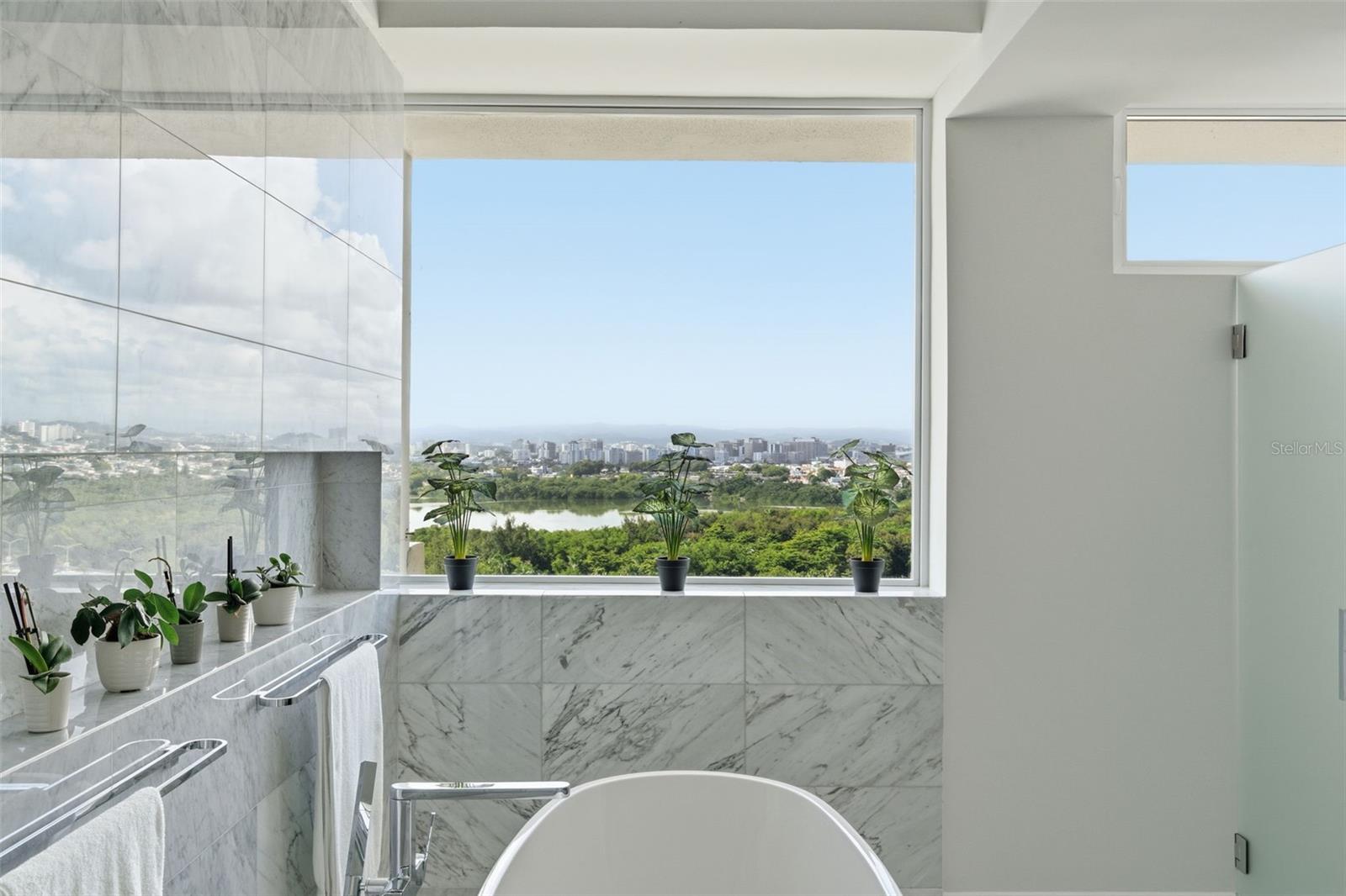 PR9117999 Property Photo