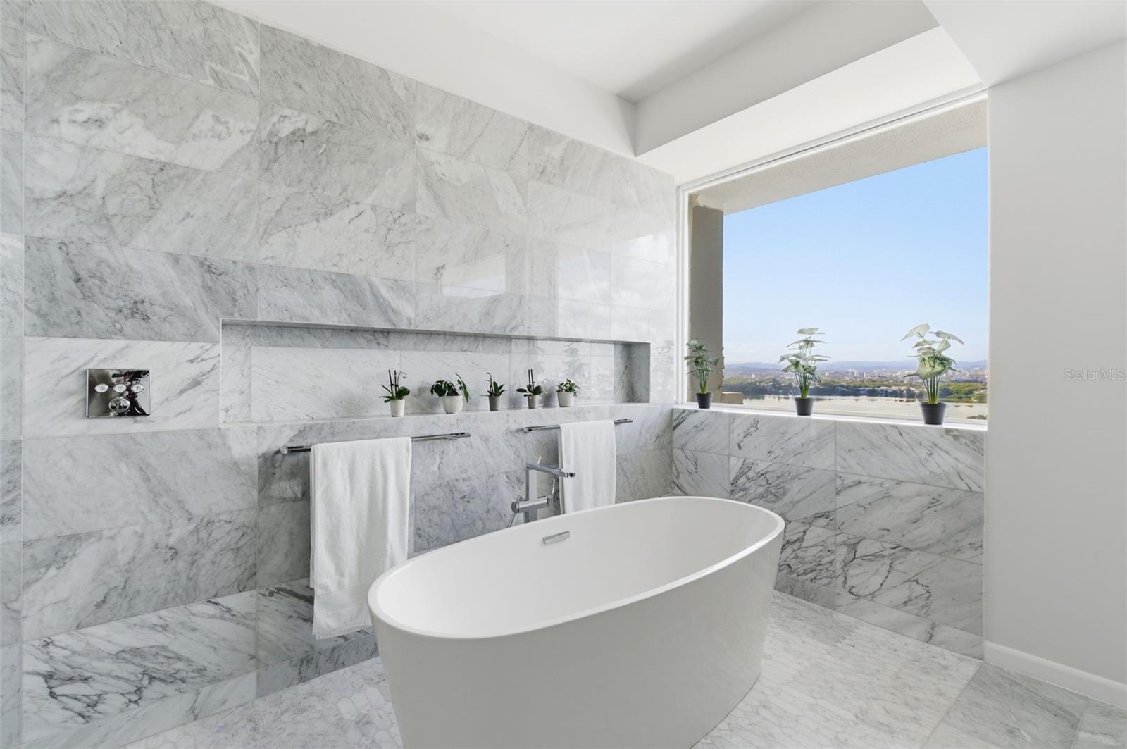 PR9117999 Property Photo