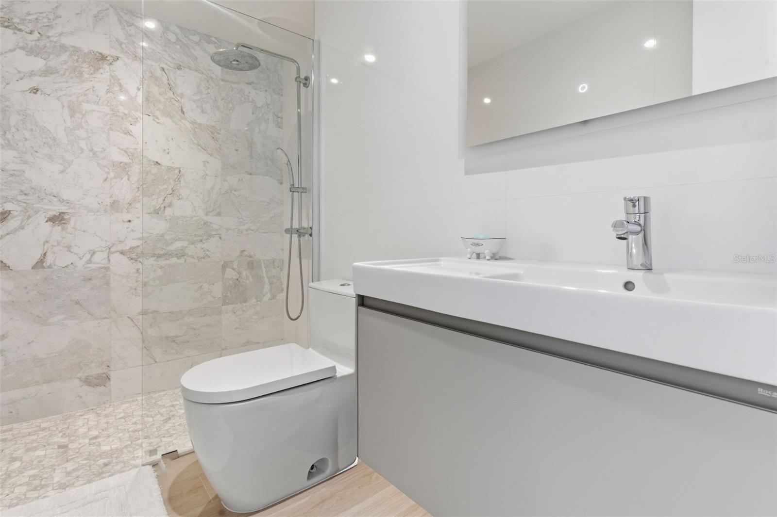 PR9117999 Property Photo