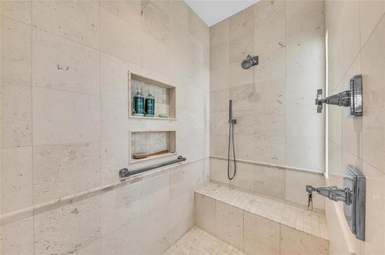 A4675348 Property Photo