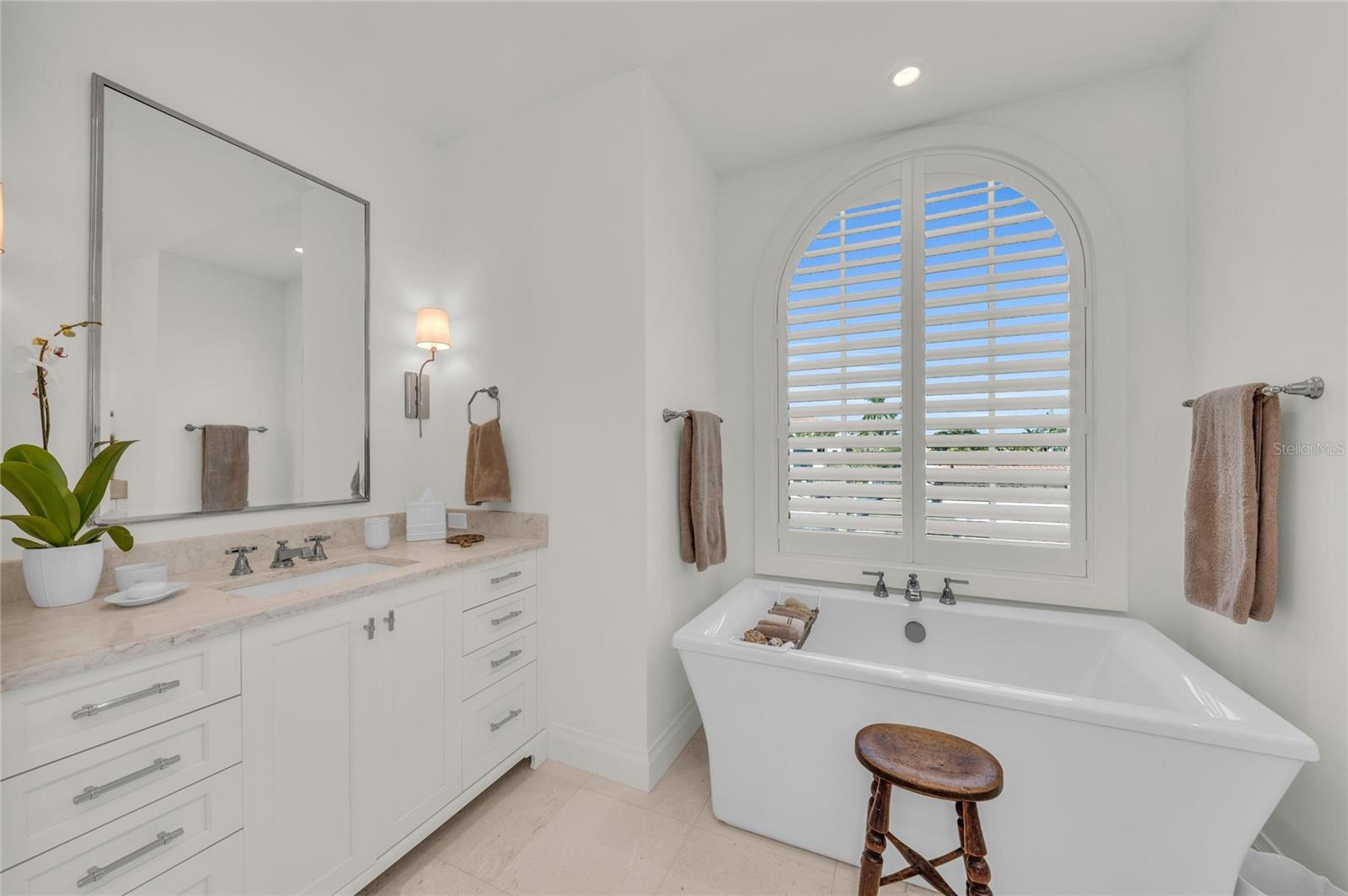 A4675348 Property Photo