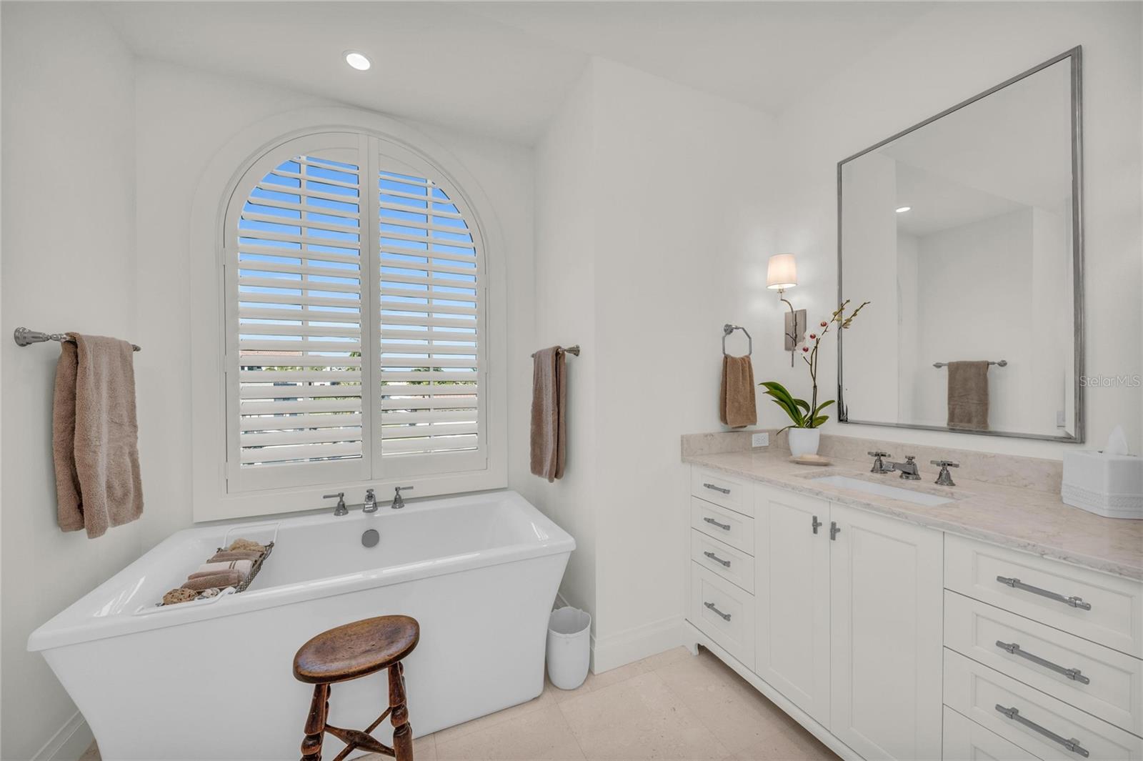 A4675348 Property Photo