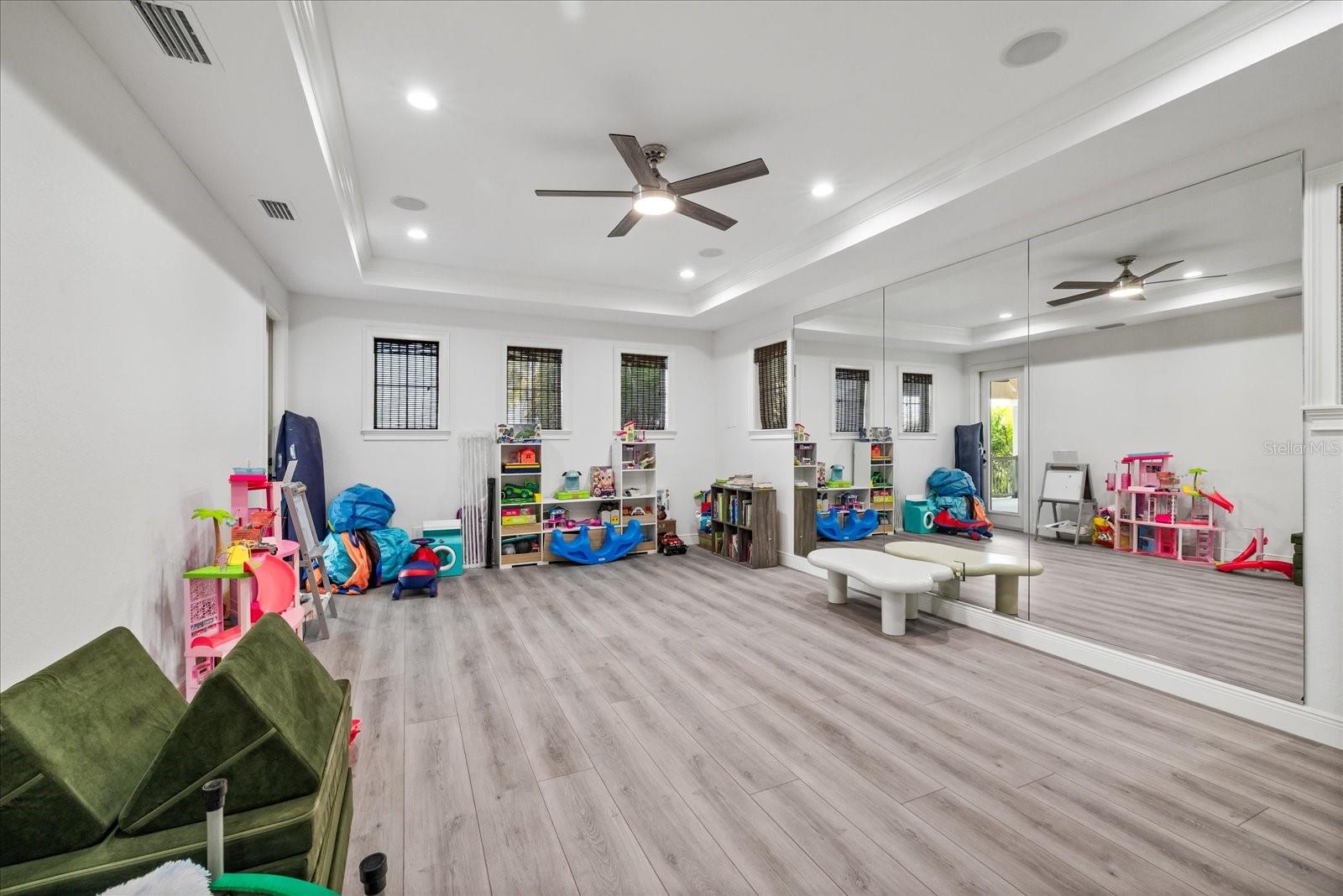 TB8456639 Property Photo