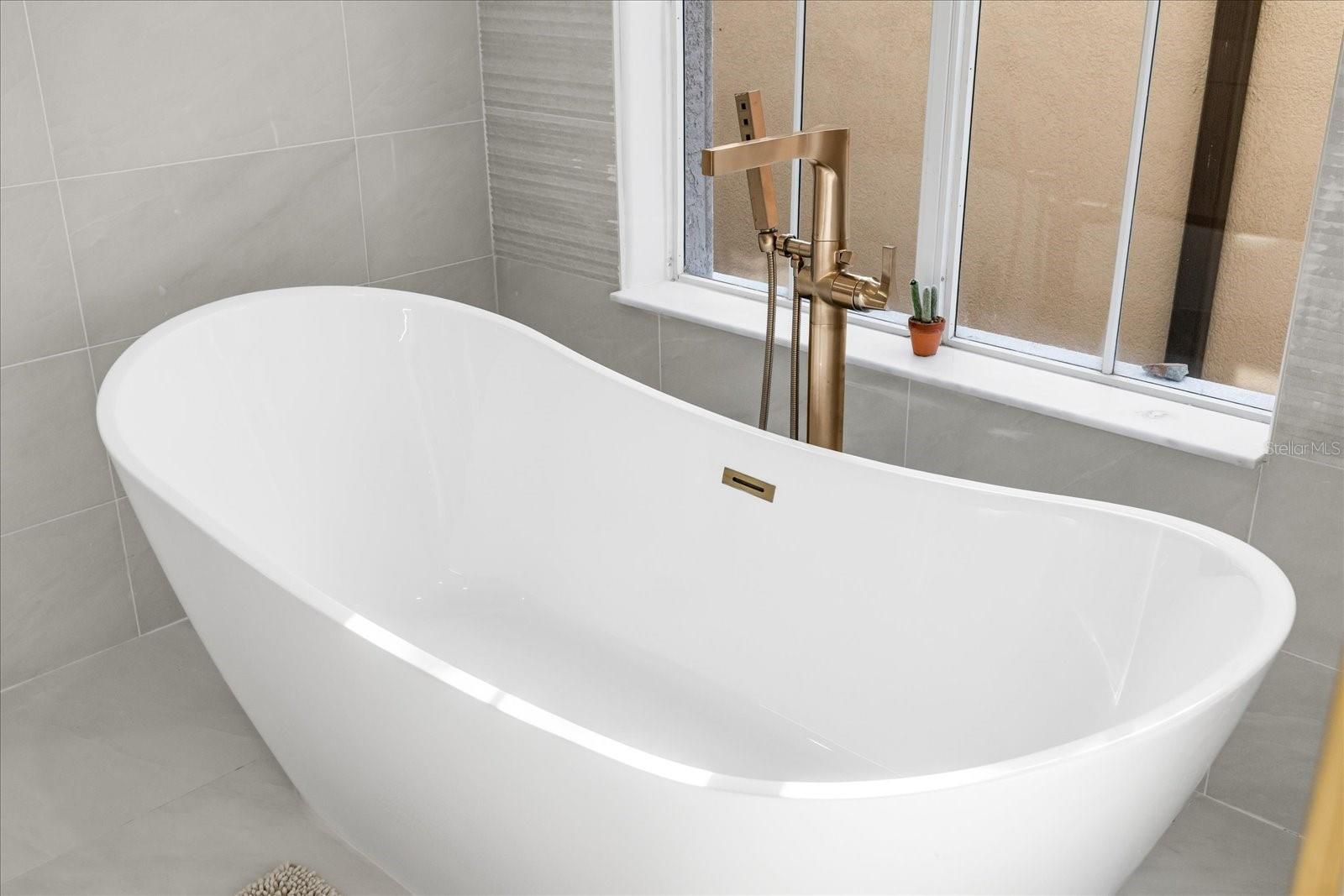 TB8456639 Property Photo