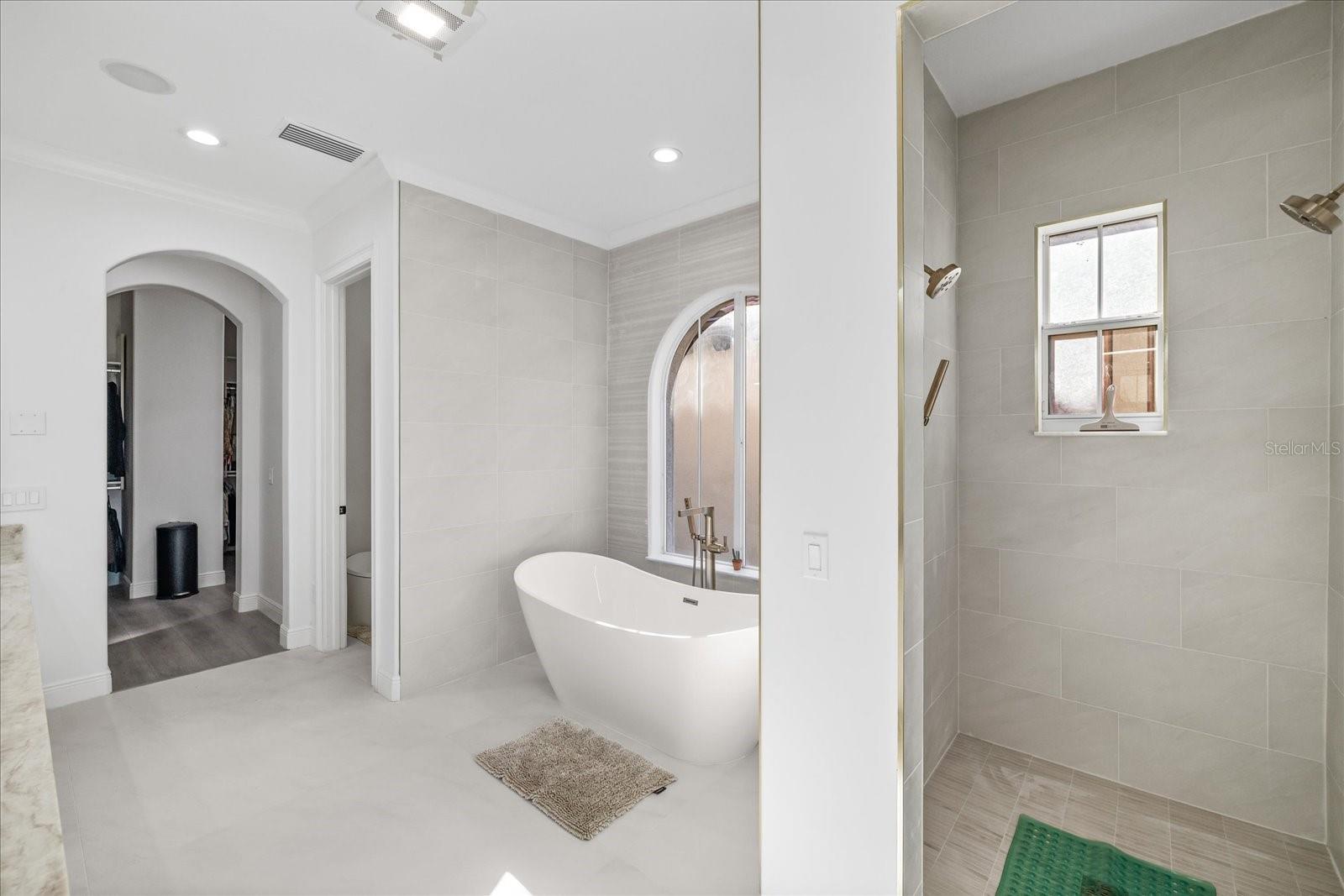 TB8456639 Property Photo