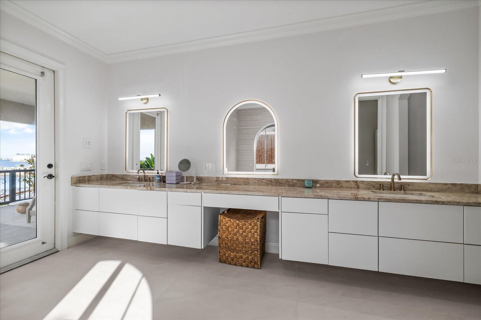 TB8456639 Property Photo