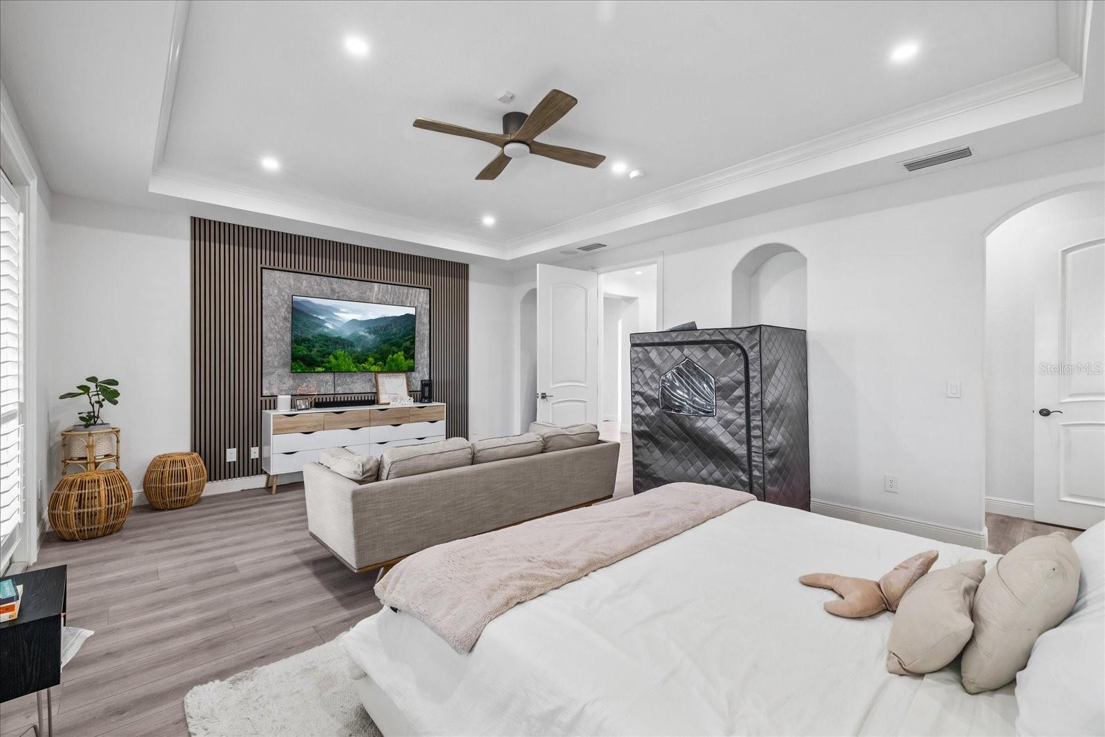 TB8456639 Property Photo