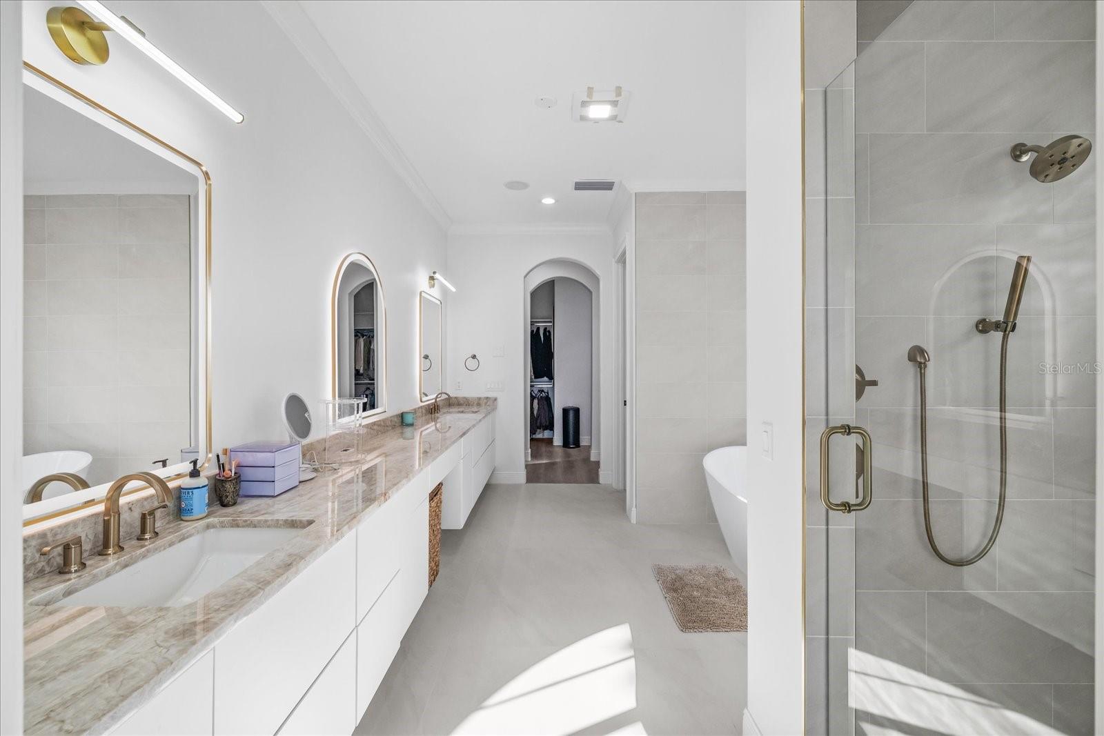 TB8456639 Property Photo