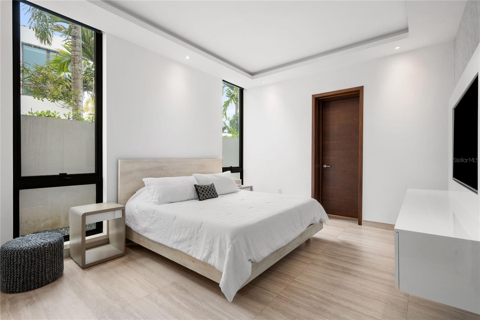 PR9118014 Property Photo