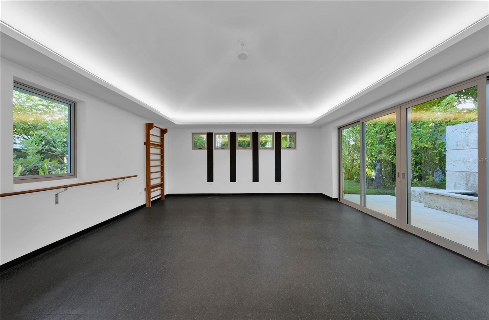 PR9118015 Property Photo