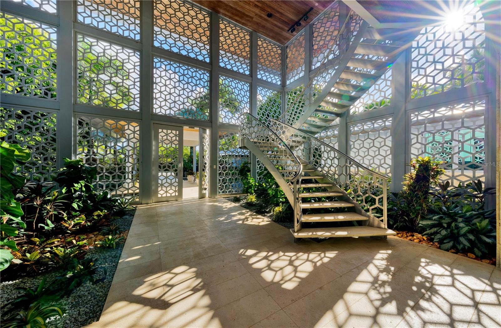 PR9118015 Property Photo